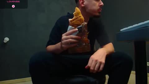 Snapshot of enzorace chatting on September 2025 04:44:01 AM EnzoRace online show from September 2025 04:44:01 AM