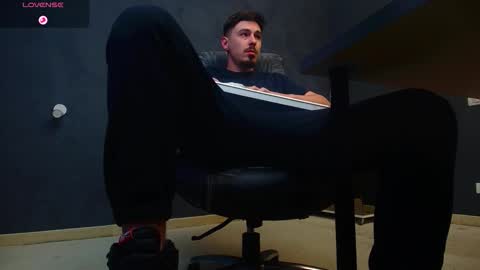 Snapshot of enzorace chatting on October 2025 05:16:02 AM EnzoRace online show from October 2025 05:16:02 AM