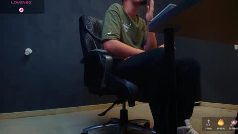 Snapshot of enzorace chatting on October 2025 04:54:01 AM EnzoRace online show from October 2025 04:54:01 AM