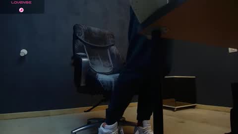 Snapshot of enzorace chatting on October 2025 05:06:01 AM EnzoRace online show from October 2025 05:06:01 AM