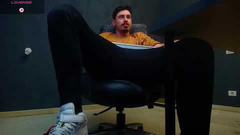 Snapshot of enzorace chatting on November 2025 06:47:01 AM EnzoRace online show from November 2025 06:47:01 AM