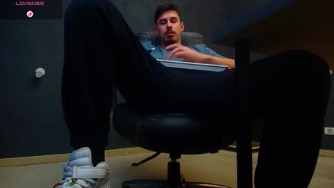 Snapshot of enzorace chatting on November 2025 06:02:02 AM EnzoRace online show from November 2025 06:02:02 AM