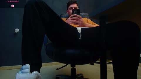 Snapshot of enzorace chatting on November 2025 07:17:01 AM EnzoRace online show from November 2025 07:17:01 AM