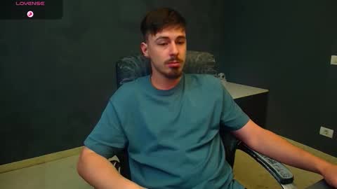 Snapshot of enzorace chatting on November 2025 06:00:02 AM EnzoRace online show from November 2025 06:00:02 AM