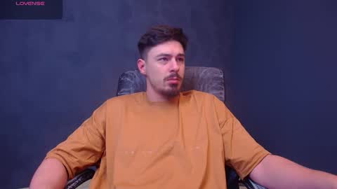 Snapshot of enzorace chatting on December 2025 06:01:02 AM EnzoRace online show from December 2025 06:01:02 AM