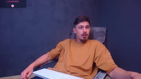 Snapshot of enzorace chatting on December 2025 08:02:01 PM EnzoRace online show from December 2025 08:02:01 PM