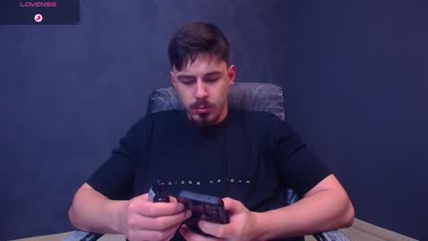 Snapshot of enzorace chatting on December 2025 06:07:02 AM EnzoRace online show from December 2025 06:07:02 AM