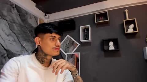 Snapshot of enzorodriguezz chatting on October 2025 01:01:02 PM Enzo Rodriguez online show from October 2025 01:01:02 PM