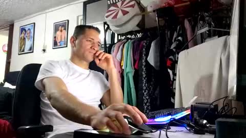 enzoyarack online show from November 2025 03:18:02 AM