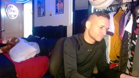 enzoyarack online show from November 2025 02:12:01 AM