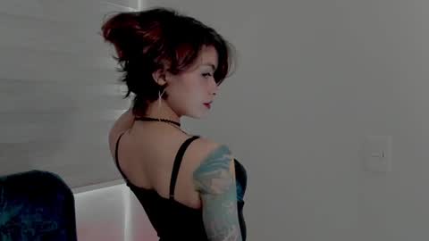 Leyla online show from February 2025 01:55:02 PM