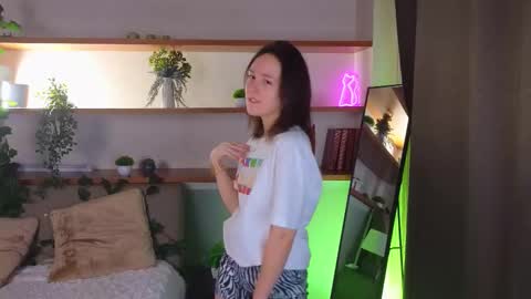 Snapshot of epifaniatoedebusch chatting on December 2025 01:43:02 AM Kira online show from December 2025 01:43:02 AM