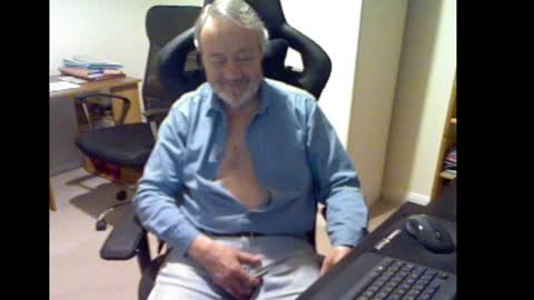 Snapshot of erasmus_d chatting on December 2024 05:45:02 PM erasmus_d online show from December 2024 05:45:02 PM