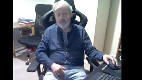 Snapshot of erasmus_d chatting on December 2024 05:44:02 PM erasmus_d online show from December 2024 05:44:02 PM