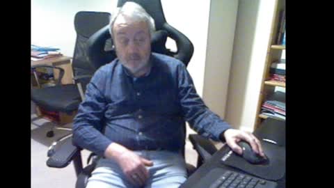 Snapshot of erasmus_d chatting on January 2025 06:38:02 PM erasmus_d online show from January 2025 06:38:02 PM