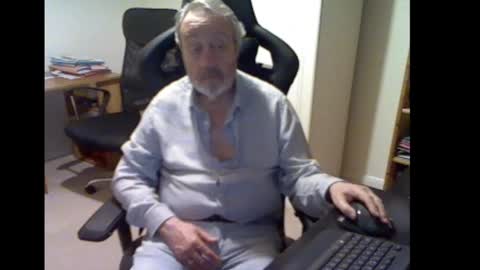 Snapshot of erasmus_d chatting on February 2025 06:44:01 PM erasmus_d online show from February 2025 06:44:01 PM