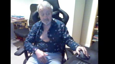 Snapshot of erasmus_d chatting on March 2025 06:33:01 PM erasmus_d online show from March 2025 06:33:01 PM