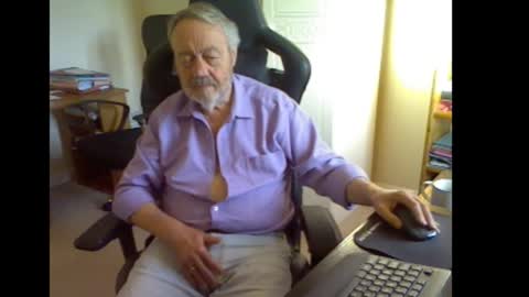 Snapshot of erasmus_d chatting on September 2025 05:35:02 PM erasmus_d online show from September 2025 05:35:02 PM