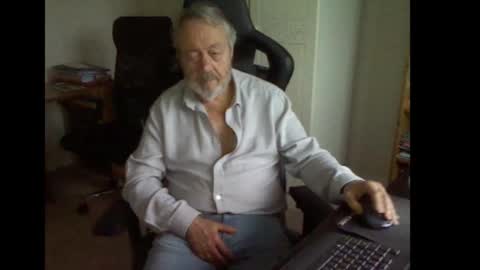 Snapshot of erasmus_d chatting on October 2025 04:30:02 PM erasmus_d online show from October 2025 04:30:02 PM