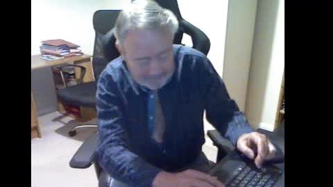 Snapshot of erasmus_d chatting on November 2025 05:15:01 PM erasmus_d online show from November 2025 05:15:01 PM