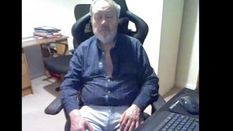 Snapshot of erasmus_d chatting on February 2026 06:05:01 PM erasmus_d online show from February 2026 06:05:01 PM