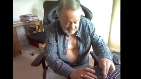 erasmus_d online show from May 2026 05:10:02 PM