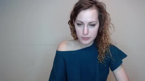 Snapshot of erdbeeren_mit_sahne chatting on December 2024 05:00:01 PM Erdbeeren mit Sahne online show from December 2024 05:00:01 PM