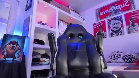 Tht BOSS Eren online show from November 2025 03:18:02 AM