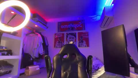 Snapshot of eren_blade_ chatting on March 2026 06:19:01 AM Tht BOSS Eren online show from March 2026 06:19:01 AM