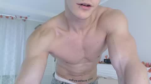 Eric Crush online show from November 2025 07:28:01 AM