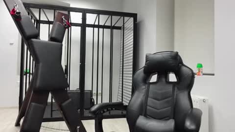    online show from October 2025 06:52:01 PM