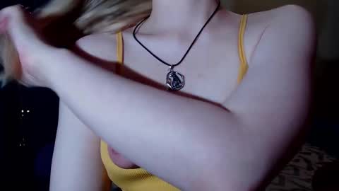 Snapshot of erica_mayer chatting on September 2025 04:54:01 PM Erica online show from September 2025 04:54:01 PM