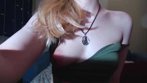 Snapshot of erica_mayer chatting on October 2025 10:58:02 AM Erica online show from October 2025 10:58:02 AM