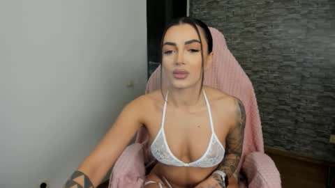 Snapshot of erica_xoo chatting on November 2025 05:28:02 AM Riaaa online show from November 2025 05:28:02 AM