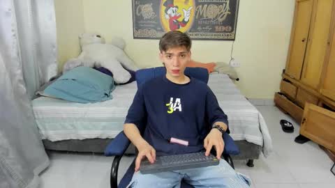 erick_de_rossee online show from December 2025 07:00:01 PM