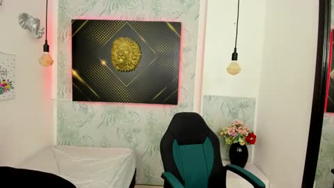 Snapshot of erick_zhimerman chatting on January 2025 10:10:01 AM online show from January 2025 10:10:01 AM