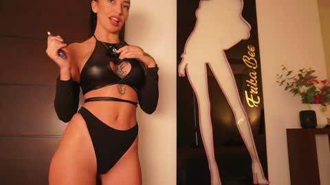 Snapshot of erikabee chatting on November 2025 08:11:01 PM Venus Skye online show from November 2025 08:11:01 PM