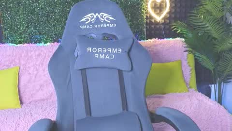 Snapshot of erikabrian chatting on October 2025 02:19:01 AM erikabrian online show from October 2025 02:19:01 AM