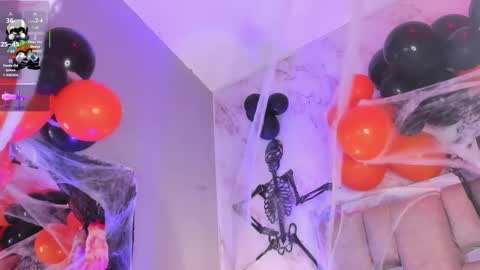 Erika  online show from October 2025 08:29:02 PM