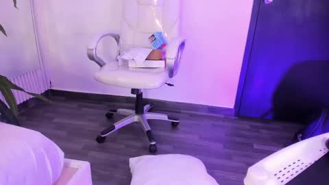 Snapshot of eriklein chatting on October 2025 11:05:01 PM Eri online show from October 2025 11:05:01 PM