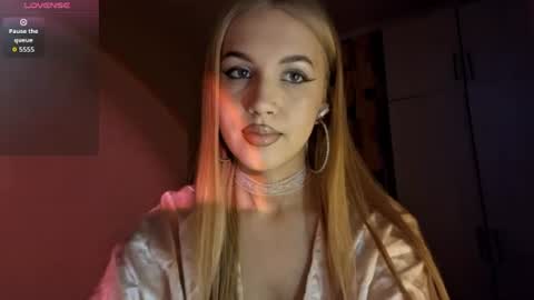 Snapshot of erinnnaji chatting on June 2026 04:55:01 PM Katrin online show from June 2026 04:55:01 PM