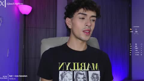 Snapshot of erisleon chatting on April 2026 07:05:01 AM online show from April 2026 07:05:01 AM