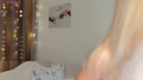 Elina online show from September 2025 05:29:02 PM