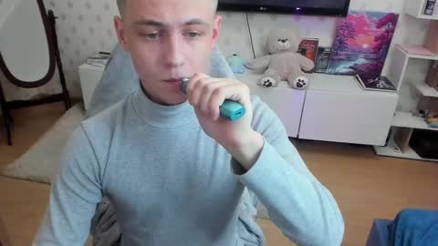 Max online show from October 2025 02:04:01 AM