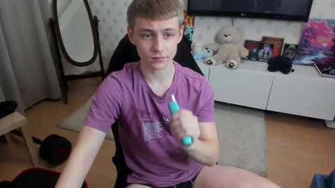 Max online show from November 2025 07:51:02 PM