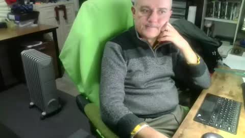 ernello online show from November 2025 09:03:02 PM