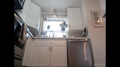 Hmmmhmmmm online show from March 2026 06:22:02 PM