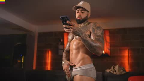 Snapshot of eros_dark_ chatting on April 2026 10:33:02 PM EROS DARK online show from April 2026 10:33:02 PM