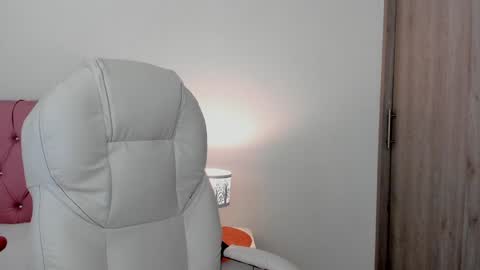 Snapshot of erotic_boobs chatting on December 2024 07:27:02 PM Karen online show from December 2024 07:27:02 PM
