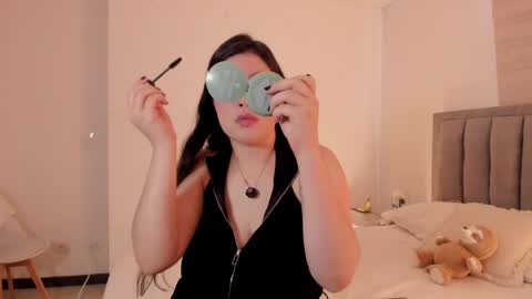 Snapshot of erotic_boobs chatting on May 2026 08:05:01 PM Karen online show from May 2026 08:05:01 PM